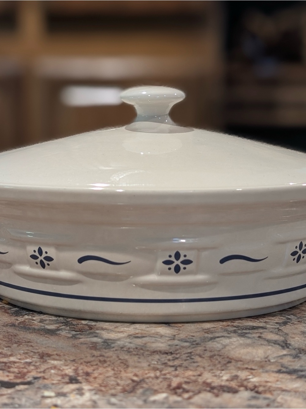 Longaberger Woven Traditions Ceramic Covered 2qt Casserole with Blue Accents